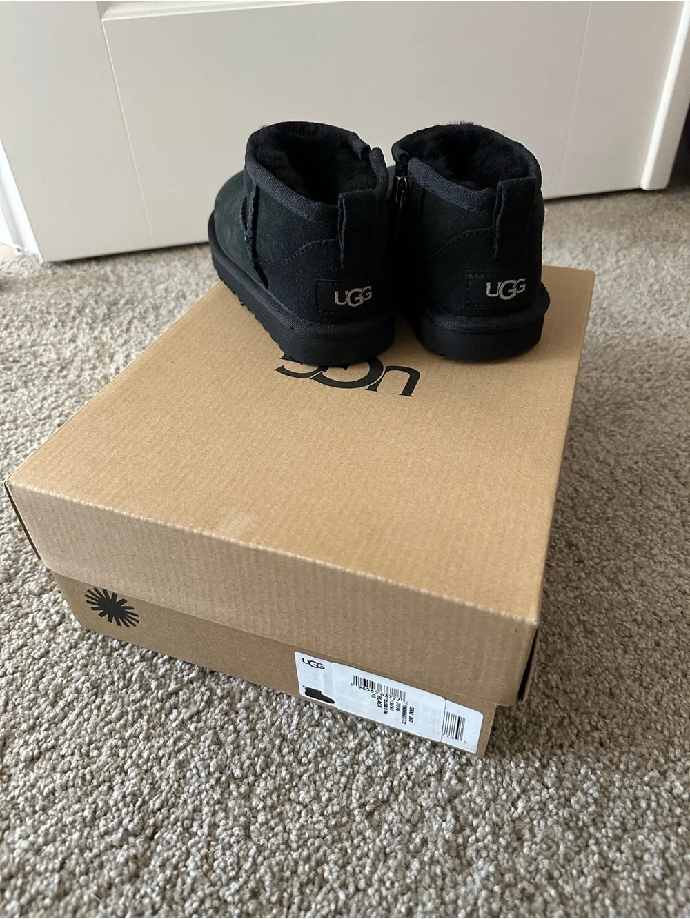 UGG Toddler Classic Ultra Mini Boots – Black – Size 10